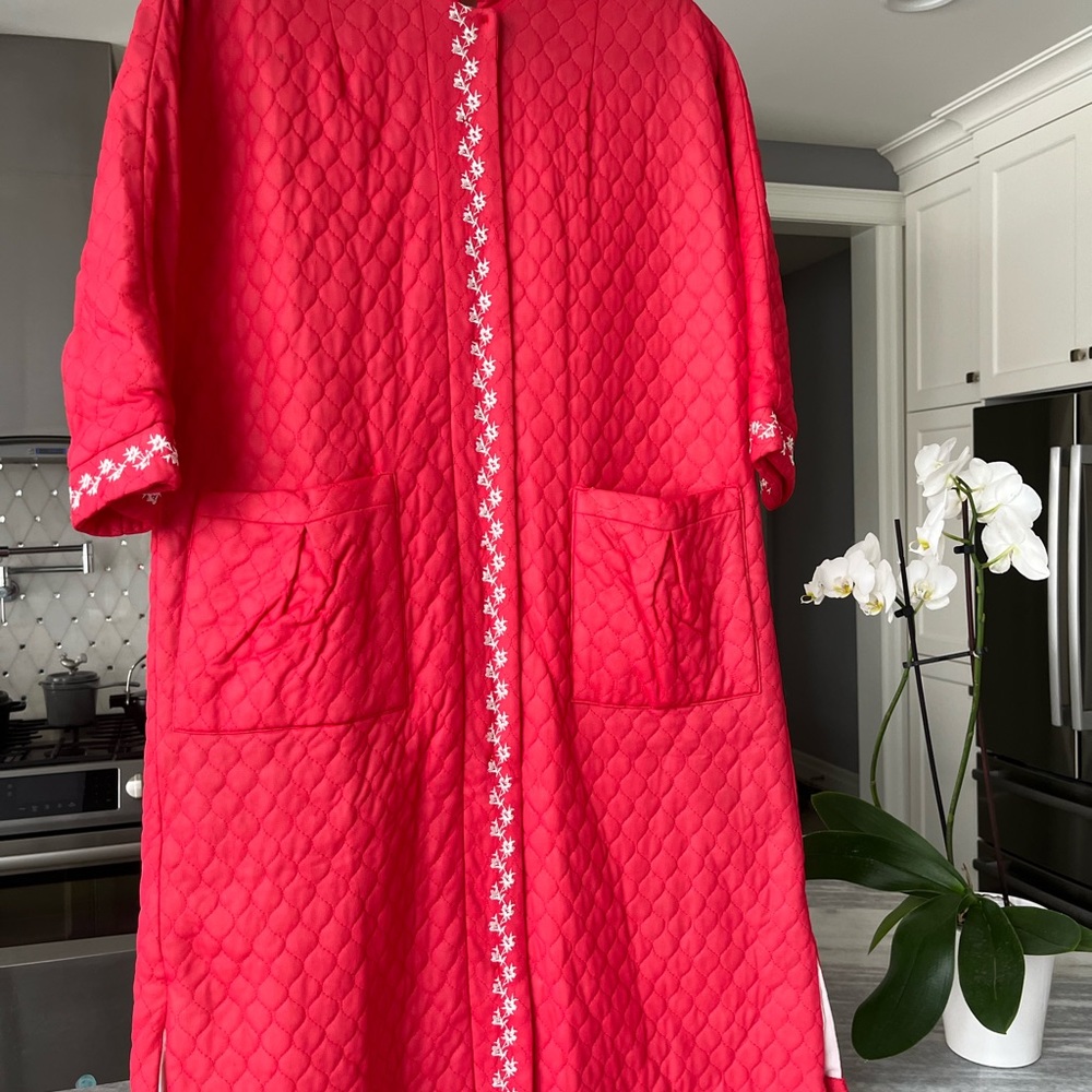 Vintage quilted nylon zip up dressing gown size small